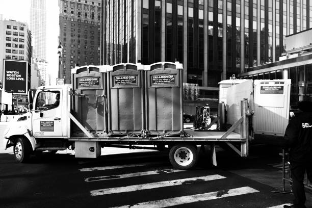 Best Luxury portable toilet rental  in Elmendorf, TX